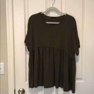 Soprano oversized camo green peplum top sz m